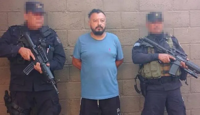 La Policía detuvo a Quintanilla Rosales como cómplice del comisionado presidencial Christian Flores./ FGR