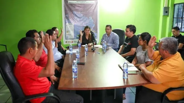El concejo de La Paz Centro suspendió al alcalde y nombró a una regidora propietaria como alcaldesa en funciones.,image_description: