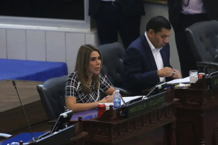 Marcela Villatoro pide agendar la solicitud para crear la comisión sobre el desfalco de COSAVI. / Lisbeth Ayala.,image_description: