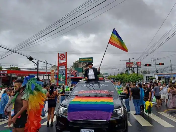 La marcha se desplazó por el boulevar de Los Héroes. /Jessica Guzmán.