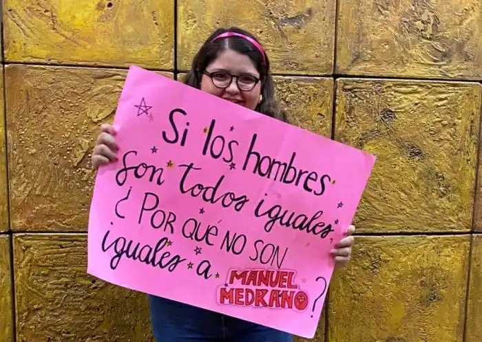  Los fans no pudieron contener su amor y admiración por el cantautor. 