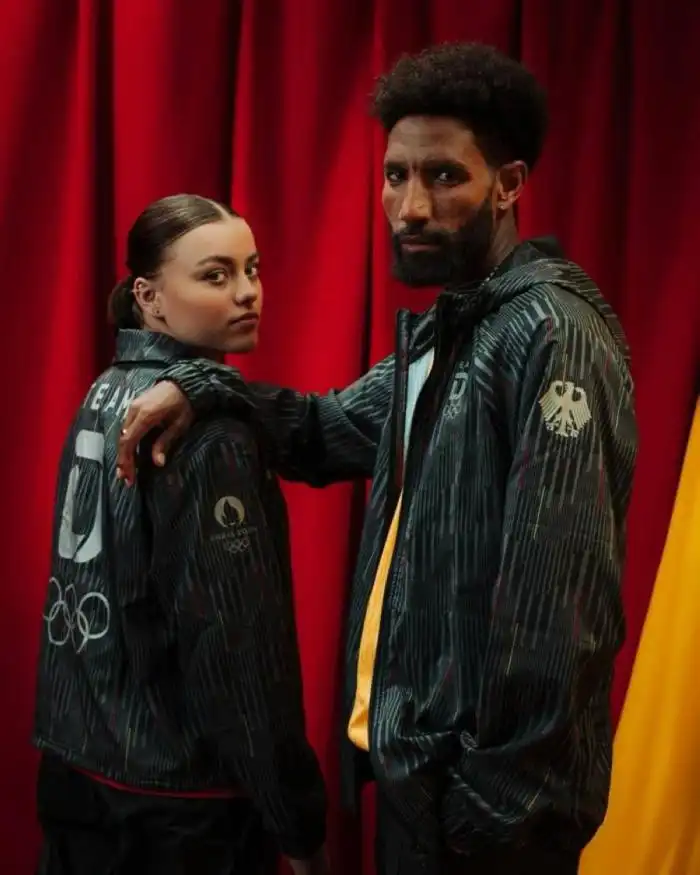 Alemania. Creación de la marca Adidas.