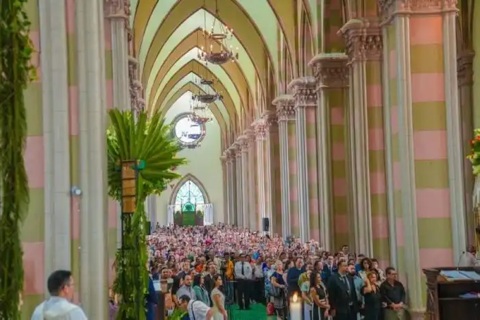 La misa solemne en honor a Santa Ana.