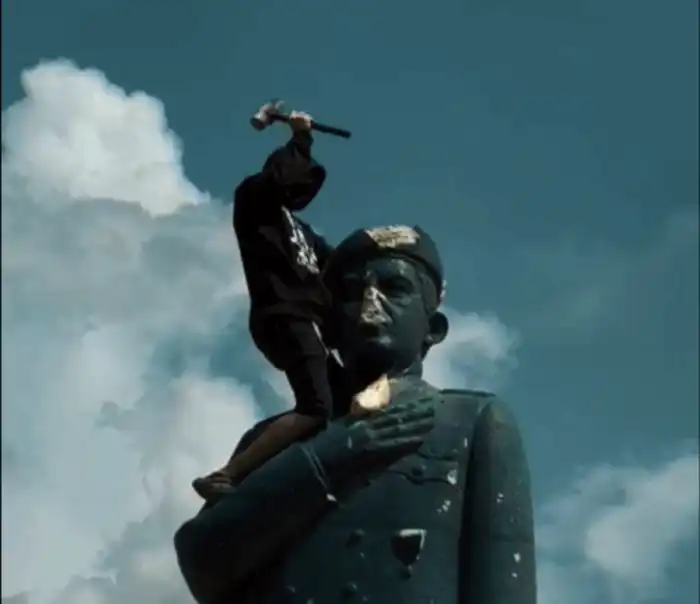 Otra estatua de Hugo Chávez fue derribada en Coro, en el estado de Falcón.