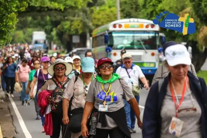 Peregrinos de todas las edades participan en este recorrido de 160 kilómetros. / Cortesía de Camino de Monseñor Romero.