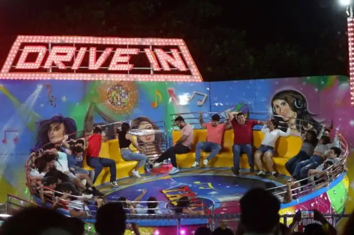 El Tagadá es uno de los juegos que atrae a valientes y espectadores a este extremo juego mecánico. /Lisbeth Ayala.