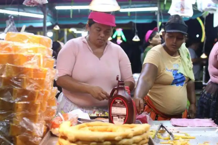 Los churros españoles son uno de los platillos clásicos que se encuentran en el campo de la feria. /Lisbeth Ayala.