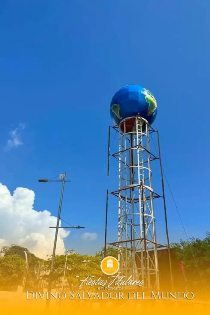 La estructura para la tradicional Bajada fue colocada desde el sábado afuera de Catedral. / Cortesía de Catedral Metropolitana.