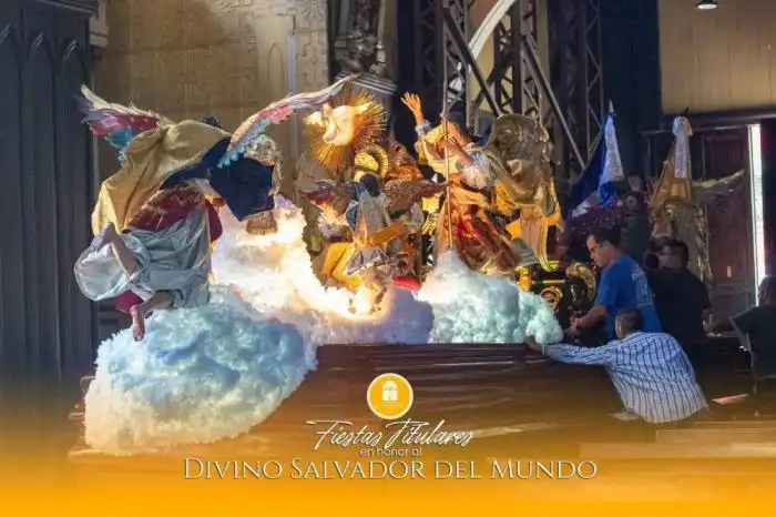 Este fin de semana prepararon el anda donde la imagen del Divino Salvador recorrerá el centro. / Cortesía Catedral Metropolitana.