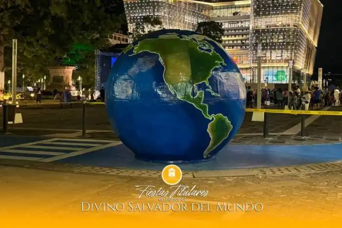 El mundo, escenario de la transfiguración los 5 de agosto de cada año, fue reconstruido después de un incendio que lo consumió el pasado 22 de abril. / Cortesía Catedral Metropolitana.