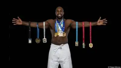 Riner y su colección de medallas.