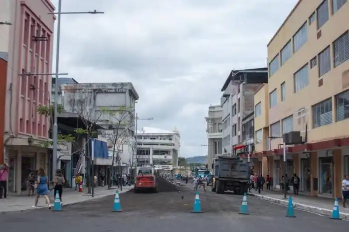 La DOM hace trabajos de cableado subterráneo en la calle Rubén Darío. Lisbeth Ayala