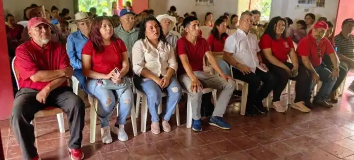 A la reunión del sábado asistió la secretaria adjunta del FMLN, la exdiputada Marleni Funes. / FB.