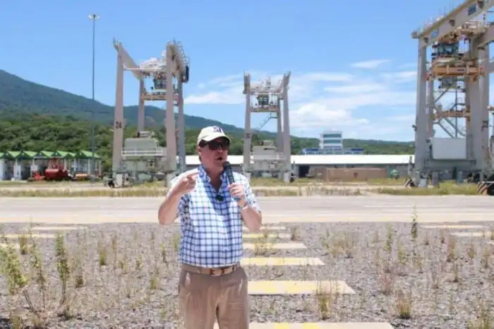 Federico Anliker, presidente de CEPA, durante un recorrido con la prensa por el Puerto de La Unión. /Alexander Montes