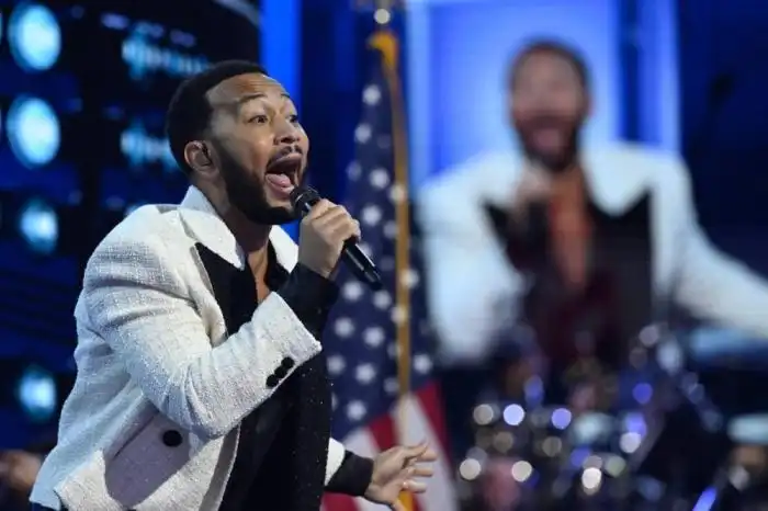 John Legend deleitó al público. Photo by SAUL LOEB / AFP