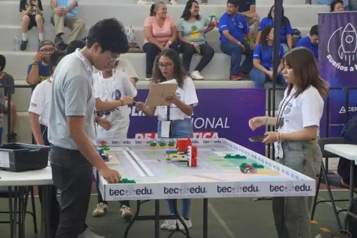 Los colegios y escuelas podían inscribirse en la WRO. / Francisco Valle. 