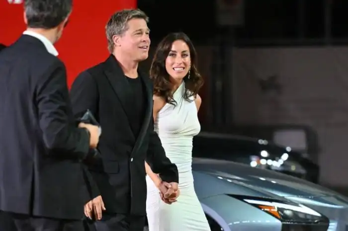 Brad Pitt a su llegana con Inés de Ramón.