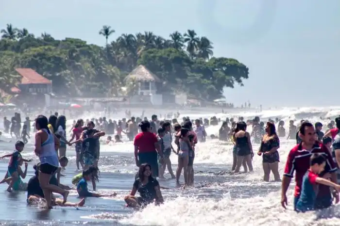 El turismo internacional ha generado más de 2,000 millones en ingresos a la economía en 2024. /Francisco Vallen,image_description: