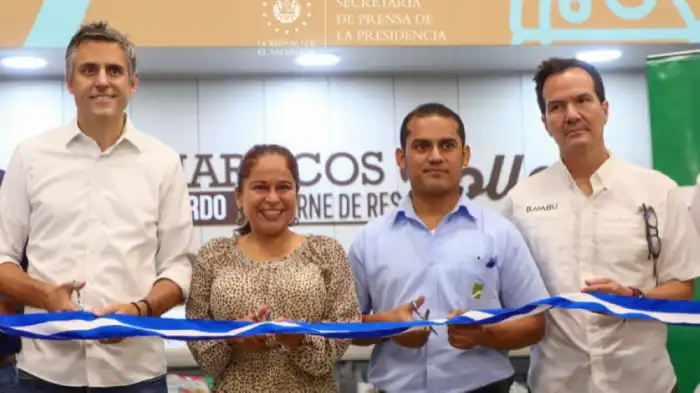 Carlos Calleja, empresario salvadoreño, en la inauguración de la 116a. sucursal de Súper Selectos. / @SecPrensaSV.