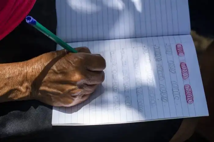 El tiempo y la vergüenza de los adultos son los principales retos para alfabetizarse. / Lisbeth Ayala.