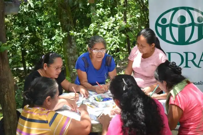 El 85 % de los estudiantes son mujeres arriba de los 40 años de edad. / Lisbeth Ayala.