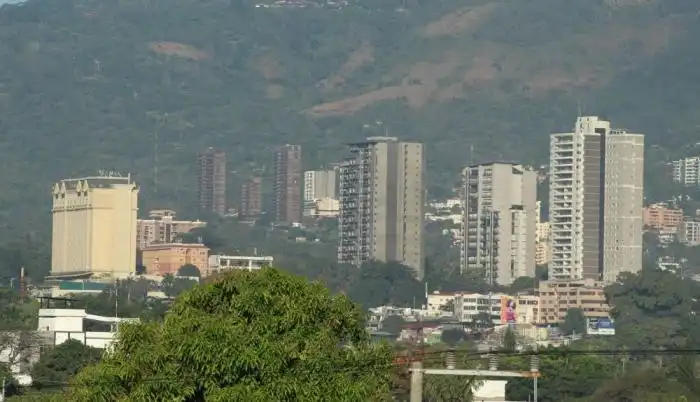 La Cámara reconoció que en El Salvador existe un alto déficit habitacional. /DEM,image_description: