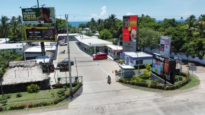 En los últimos dos años plazas y centros comerciales han entrado en operaciones en los alrededores del redondel Surf City. /Francisco Valle
