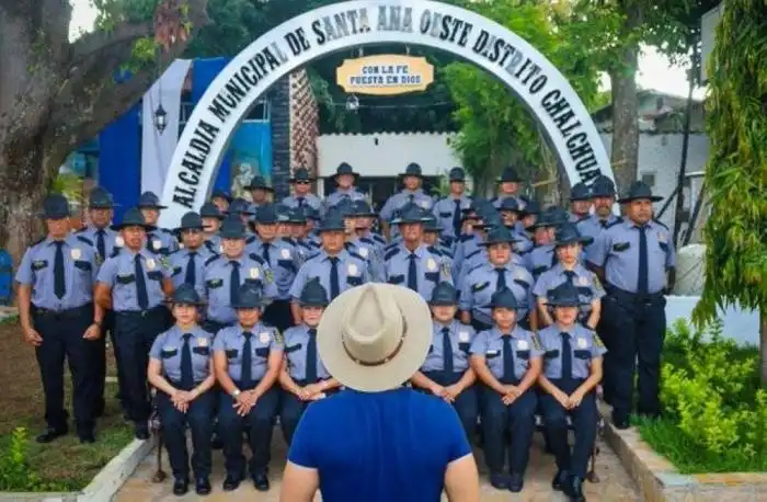 Castro aseveró que se encuentran u201ccambiando imagen y a la vez subiendo el sentido de pertenencia y dignidad de cada empleado de SAO Santa Ana Oesteu201d. Jorge Castro.n,image_description: