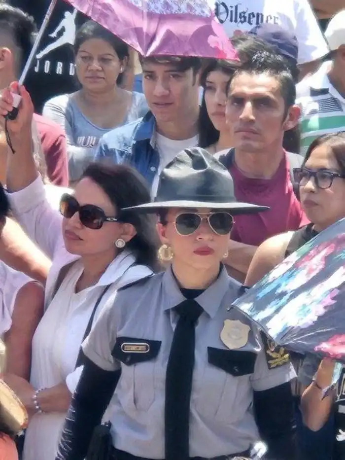 El nuevo uniforme de los agentes del CAM consiste en un sombrero tipo sheriff. /Jorge Castro.