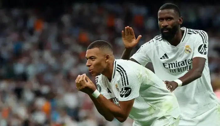 Kylian Mbappé abrió la cuenta en el marcador, convirtiendo su primer tanto en Champions con el Real Madrid. / AFP,image_description: