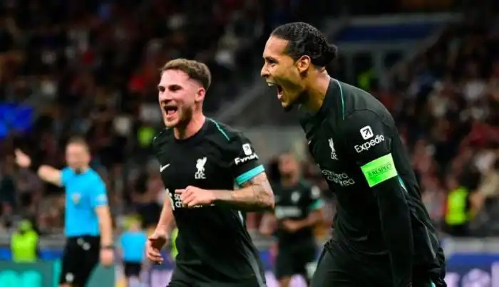 Alexis Mac Allister I y Virgil van Dijk celebran el segundo tanto del Liverpool. / AFP,image_description: