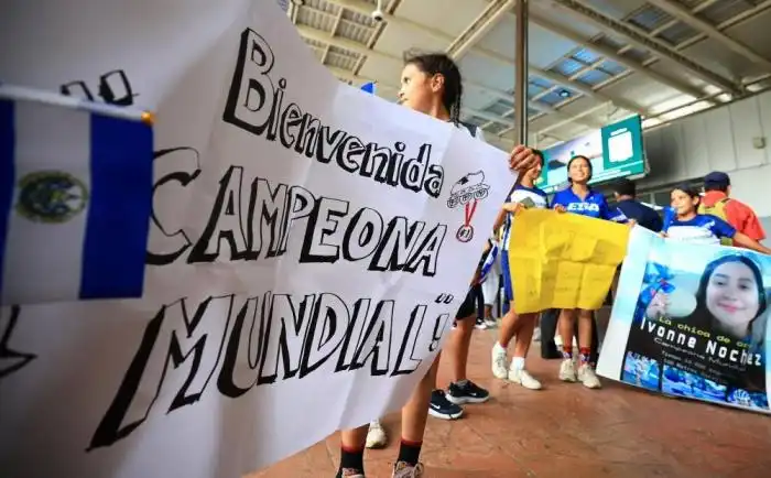 Así recibieron a la campeona del mundo. /INDES