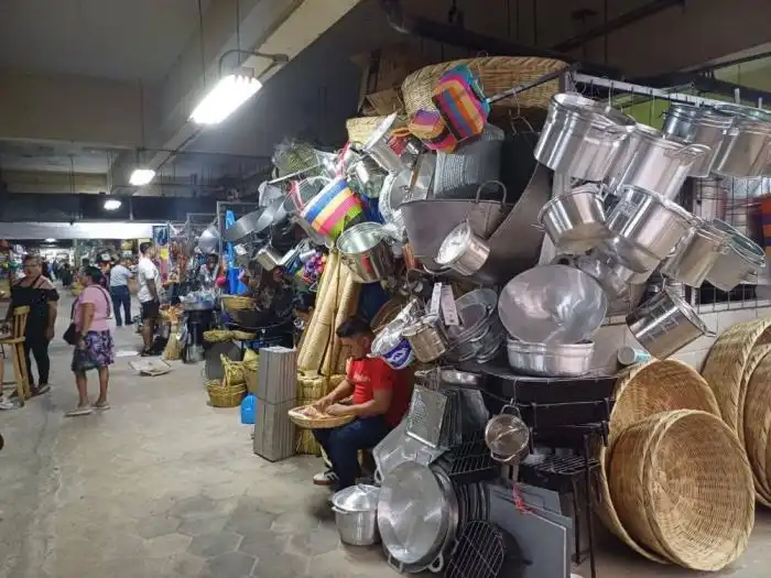 Comerciantes afectados por incendio en edificio 5 del Mercado Central han tenido que adquirir más préstamos para comprar producto nuevo./ Jessica Guzmán 