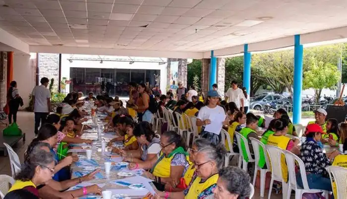 Clases de pintura fueron realizadas en el polideportivo de Fusalmo. / Dirección de Integración