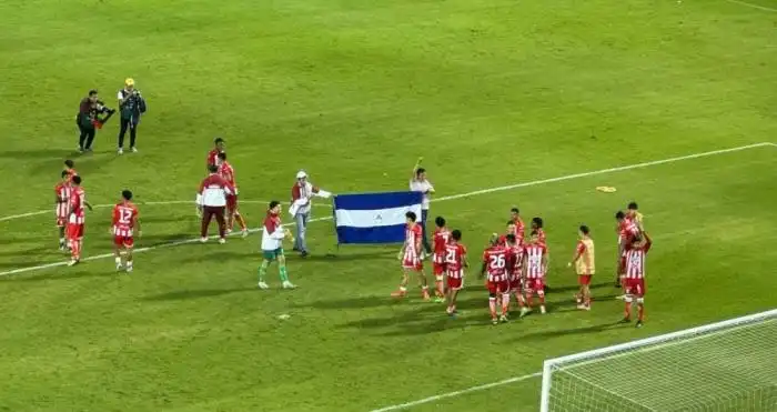 Jugadores del Real Estelí celebran la clasificación en el Cuscatlán. 