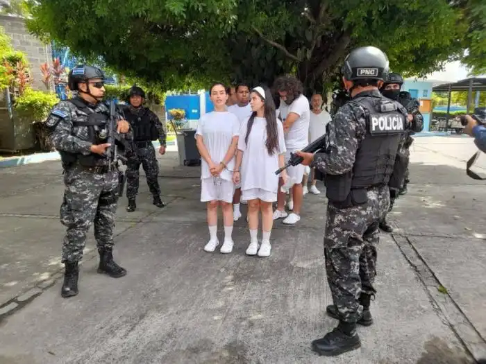 Tres hijos de Quijada fueron detenidos. También tiene orden de captura la esposa de Quijada, quien dijo que padece una enfermedad terminal. Dania Quehl. 