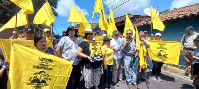 Las organizaciones sociales hicieron una conferencia esta mañana en Sensuntepeque, en apoyo a los ambientalistas de Santa Marta. / Cortesía. 