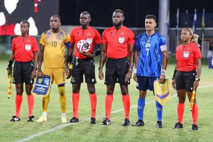 La foto de los capitanes, en el caso de El Salvador, Darwin Cerén.