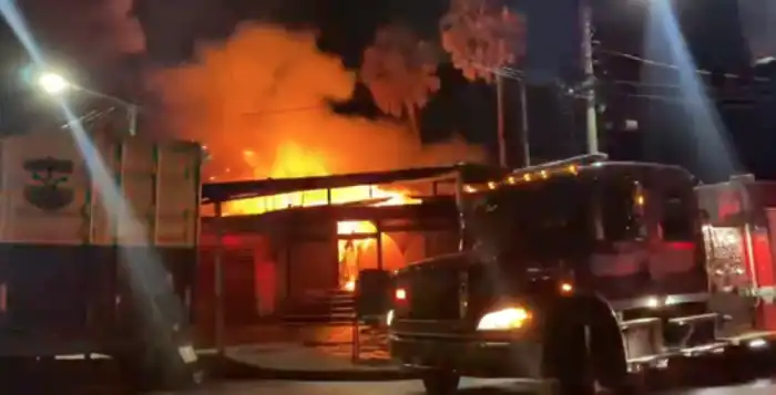 El incendio en el mercado de San Miguel.