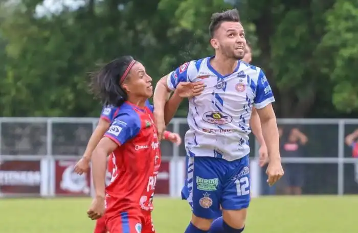 Cacahuatique y Metapán protgonizaron un juego intenso. 