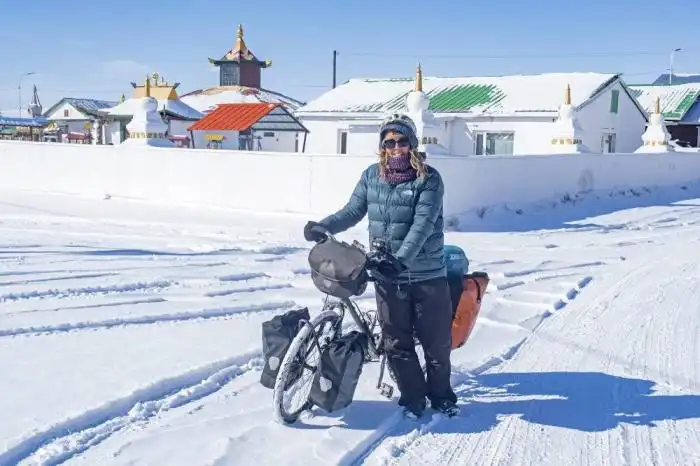 Marica van der Meer, ciclista y fotógrafa holandesa en su viaje por el mundo en bicicleta. / Cortesía de Marica van der Meer y Chepe Ruiz.