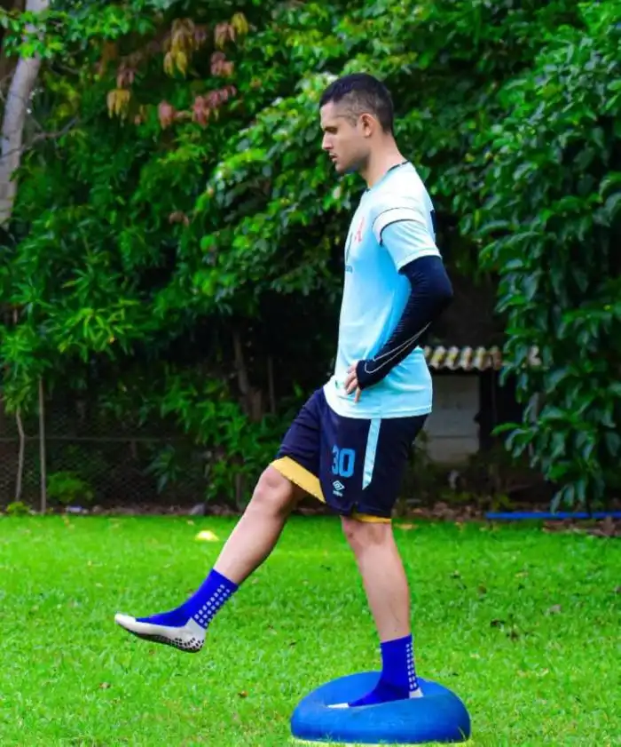 Parte de los ejercicios que está realizando Emerson Mauricio.