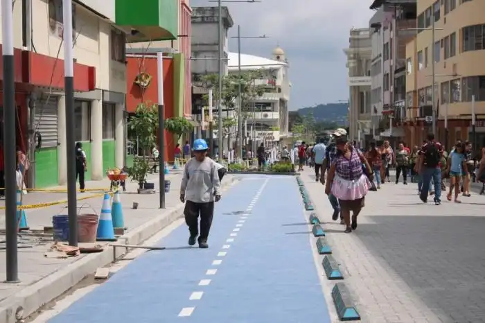 La nueva Rubén Darío tiene una ciclovía y para su construcción se redujeron los carriles originales. / Lisbeth Ayala. 