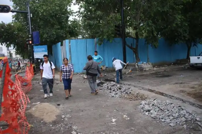 En los alrededores del parque Simón Bolívar hacia oeste, la calle Rubén Darío aún empieza a intervenirse. / Lisbeth Ayala.