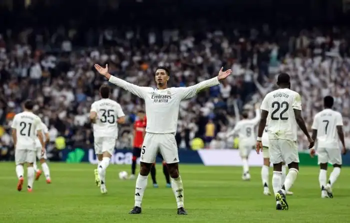 Jude Bellingham celebra el segundo gol del Real Madrid ante Osasuna. / AFP