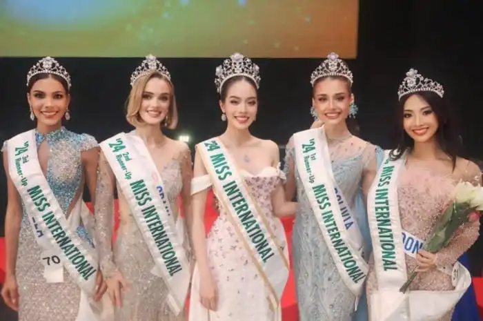 Las finalistas junto a la nueva Miss International, Huỳnh Thị Thanh Thủy.