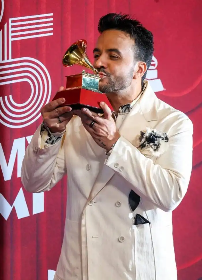 El boricua Luis Fonsi ganó al Mejor álbum pop vocal por 