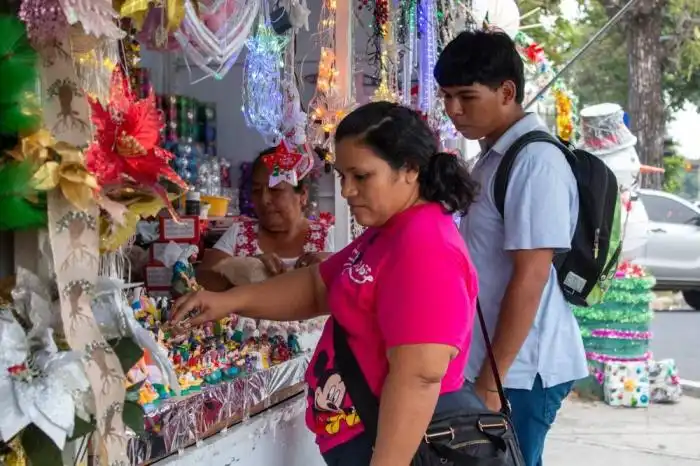 Los comerciantes estarán ofreciendo sus productos hasta el 01 de enero del próximo año. /Lisbeth Ayala