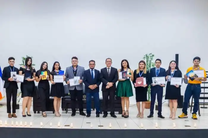 El grupo completo de alumnos participantes.