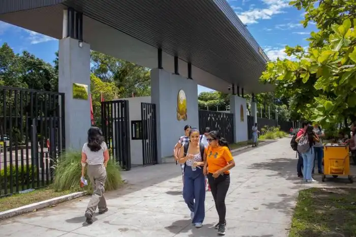 Las clases fueron suspendidas por las lluvias ocasionada por la tormenta tropical Sara. / Alexander Montes